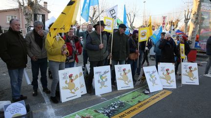 Outdoor duck breeders demonstrate against the poultry confinement measure to stem the avian flu epidemic at the call of Modef in Barcelonne du Gers (Gers), February 10, 2023. (SEBASTIEN LAPEYRERE / HANS LUCAS / AFP )