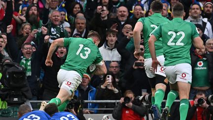 Garry Ringrose a inscrit le quatrième essai irlandais face aux Bleus lors de la deuxième journée du Tournoi des six nations, le 11 février 2023. (PAUL ELLIS / AFP)