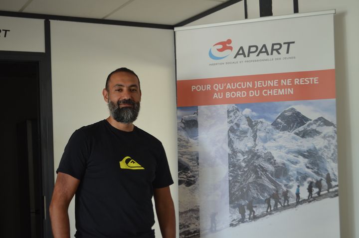 Samir Souadji, directeur de l'association Apart, à Tremblay-en-France le 28 mai 2019. (CAMILLE ADAOUST / FRANCEINFO)