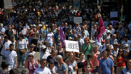 Pass sanitaire : sixième samedi de mobilisation pour les opposants, 215 000 manifestants attendus dans le pays