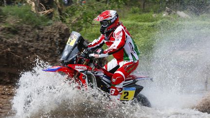 Paulo Goncalves a profité du déclassement de Joan Barreda pour remporter la 4e étape du Dakar (FLORENT GOODEN / DPPI MEDIA)