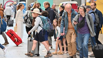 SNCF expects more than a million passengers in stations for the first holiday weekend. (HENRIQUE CAMPOS / HANS LUCAS via AFP)