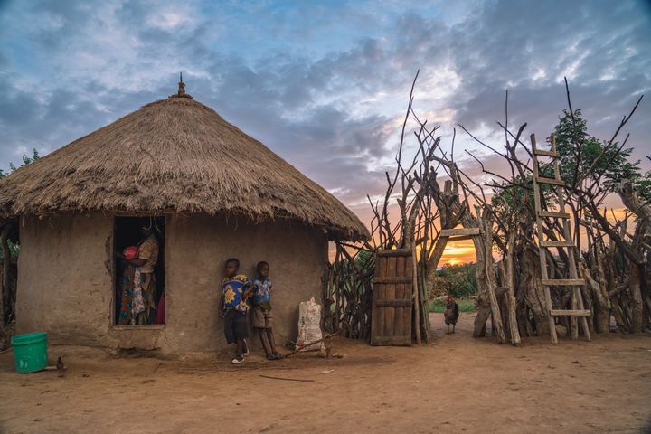 Le village de Nyamburi en Tanzanie.&nbsp;&nbsp;L’immersion peut durer plusieurs jours avec nuit chez l’habitant. Le projet permet d’offrir du travail et un revenu aux locaux (Photo JULES BLOSEUR)