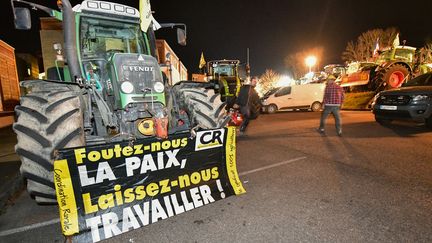 Une pancarte de la Coordination rurale lors d'une manifestation d'agriculteurs à Panazol (Haute-Vienne), le 30 janvier 2024. (PASCAL LACHENAUD / AFP)