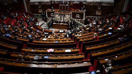 Vue de l'hémicycle de l'Assemblée nationale le 6 octobre 2020. (CHRISTOPHE ARCHAMBAULT / AFP)