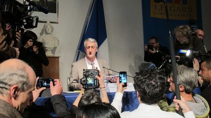 Le socialiste Denis Bouad, &eacute;lu pr&eacute;sident du conseil d&eacute;partemental du Gard, le 2 avril 2015 &agrave; N&icirc;mes. (ILAN CARO / FRANCETV INFO)