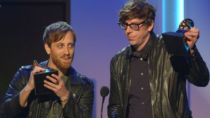 Dan Auerbach and Patrick Carney des Black Keys recoivent leur Grammy de la meilleure chanson rock (Los Angeles, 10 février 2013)
 (Joe Klamar / AFP)