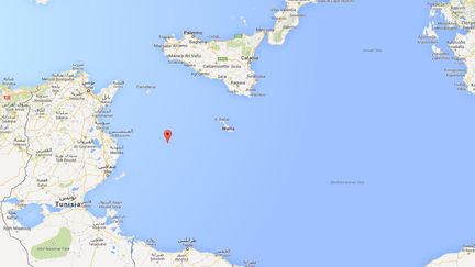 Le naufrage a eu lieu &agrave; 160 km au sud de l'&icirc;le italienne de Lampedusa, indiqu&eacute;e en rouge sur cette Google Map. (GOOGLE MAPS)