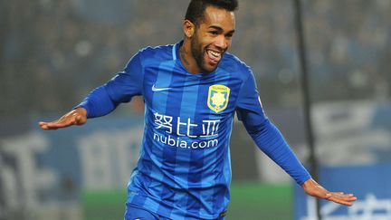 Alex Teixeira, buteur pour son premier match du championnat chinois avec Jiangsu Suning.  (STR / AFP)