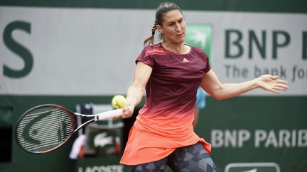 L'élégance des collants paraît discutable. La Française a perdu contre&nbsp;Daria Kasatkina au 2e tour, le 26 mai 2016. (JMH / DPPI MEDIA / AFP)