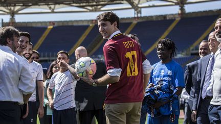 Justin Trudeau sur la pelouse de l'AS Roma pour une bonne cause