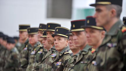 Les arm&eacute;es fran&ccedil;aises vont &ecirc;tre amput&eacute;es de plus de 20 000 postes suppl&eacute;mentaires d'ici &agrave; 2019, par rapport au pr&eacute;c&eacute;dent plan du pr&eacute;sident Sarkozy. (FRANK PERRY / AFP)