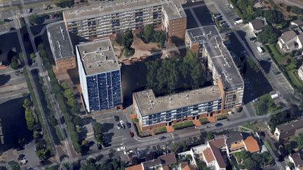 Images satellite du b&acirc;timent de Stains (Seine-Saint-Denis), au pied duquel une adolescente a &eacute;t&eacute; retrouv&eacute;e morte, mardi 28 avril au soir. ( GOOGLE MAPS)