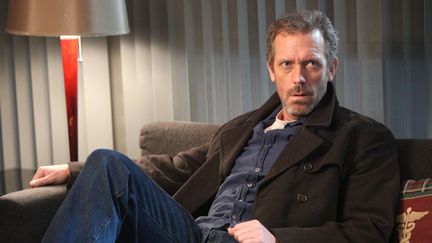 Le com&eacute;dien Hugh Laurie dans un &eacute;pisode de la s&eacute;rie m&eacute;dicale "Dr House", dont la diffusion s'est achev&eacute;e en 2012 aux Etats-Unis. (ADAM TAYLOR / AP /SIPA)