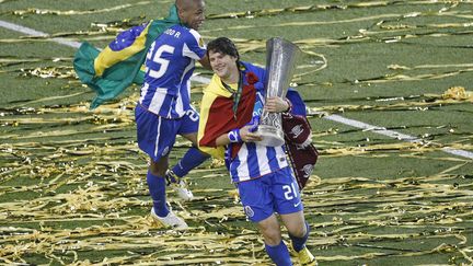 La joie des joueurs du FC Porto, vainqueurs de la Ligue Europa, le 18 mai 2011, &agrave; Dublin (Irlande).&nbsp; (PETER MORRISON/AP/SIPA / AP)