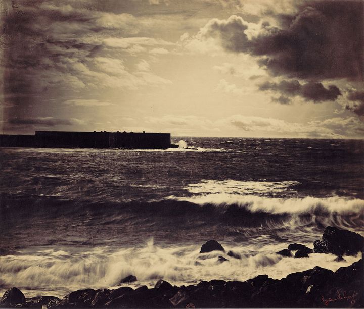 Gustave Le Gray. "La Grande vague, Sète" n°17, 1857. (BIBLIOTHEQUE NATIONALE DE FRANCE / DEPARTEMENT DES ESTAMPES ET DE LA PHOTOGRAPHIE)