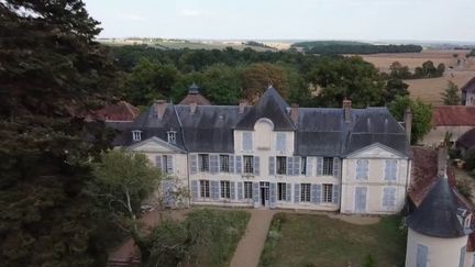 Tourisme : passer une nuit dans l'un des 250 châteaux de la Nièvre (France 2)