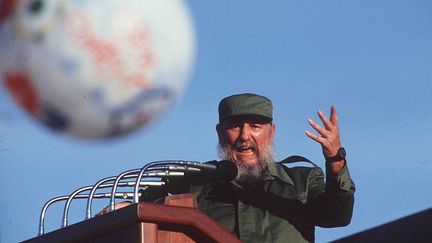 Le président cubain Fidel Castro s'adresse à la nation, le 26 juillet 1990. (SAVINO / SIPA)