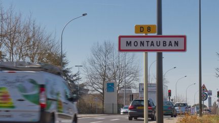 Un panneau d'entrée d'agglomération à Montauban (Tarn-et-Garonne), le 14 mars 2012. (WILLIAM MORICE / MAXPPP)