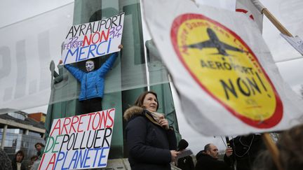 La manifestation des opposants &agrave; l'a&eacute;roport Grand Ouest &agrave; Notre-Dame-des-Landes, a d&eacute;g&eacute;n&eacute;r&eacute; samedi 22 f&eacute;vrier &agrave; Nantes. Les incidents ont&nbsp;fait quatre bless&eacute;s parmi les forces de l'ordre qui ont interpell&eacute; une personne. ( STEPHANE MAHE / REUTERS)