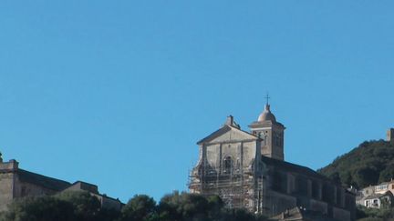 La Corse bénéfice d’un patrimoine religieux exceptionnel et fragile. Un édifice tourné vers la mer, qui remonte au début du XVIe&nbsp;siècle, est en cours de rénovation. (CAPTURE D'ÉCRAN FRANCE 3)