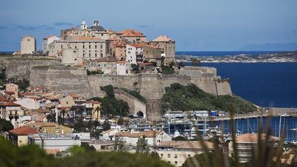 La citadelle de la ville de Calvi (Haute-Corse), depuis la terrasse de l'H&ocirc;tel La Villa, photographi&eacute;e en mai 2012.&nbsp; (HEMIS.FR / AFP)