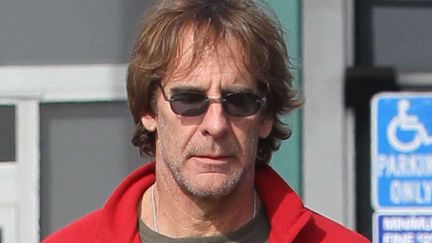 On a retrouv&eacute; Scott Bakula! L'acteur de "Code Quantum" semble &ecirc;tre rest&eacute; bloqu&eacute; dans un espace-temps sans coiffeur ni barbier... (WENN / SIPA)