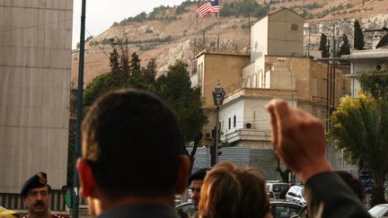 Manifestations devant l'ambassade des Etats-Unis &agrave; Damas (Syrie), le 29 octobre 2008. (LOUAI BESHARA / AFP)