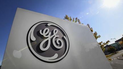 Le logo de l'entreprise General Electric à Belfort (Territoire de Belfort), le 17 septembre 2019. (SEBASTIEN BOZON / AFP)