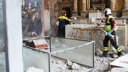 Des oeuvres d'art ont été sauvées des décombres dans l'église d'Amatrice le 2 septembre 2016.
 (HO / Vigili del Fuoco / AFP)