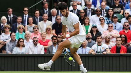 Carlos Alcaraz during the Wimbledon final against Novak Djokovic, July 16, 2023. (ADRIAN DENNIS / AFP)