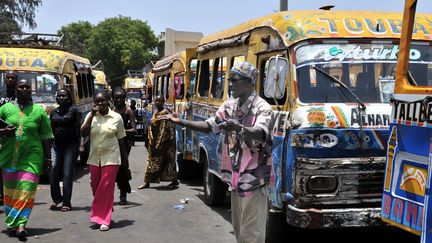 80% des déplacements dans la ville de Dakar se font par transport collectif. (GEORGES GOBET / AFP)