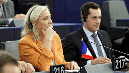 &nbsp; (Les deux eurodéputés FN, Marine Le Pen et Nicolas Bay, au Parlement européen © MaxPPP)