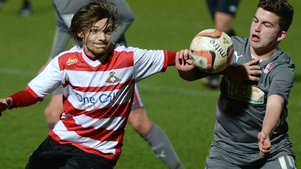 Louis Tomlinson (à gauche) sous le maillot de l'équipe réserve de Doncaster Rovers lors d'un match de gala le 25 février 2014
 (REX/REX/SIPA)