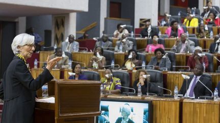 La directrice du FMI Christine Lagarde s'adresse aux députés rwandais, à Kigali, le 27 janvier 2015. (AFP PHOTO / FONDS MONÉTAIRE INTERNATIONAL / STEPHEN JAFFE)