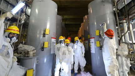 Les syst&egrave;mes de refroidissement du r&eacute;acteur num&eacute;ro 4 de la centrale japonaise de Fukushima, le 7 mars 2013. (MASNARI GENKO / YOMIURI / AFP)