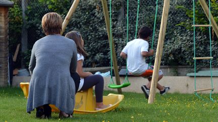 Une famille d'accueil à Angers (Maine-et-Loire), le 1er juin 2012. (MAXPPP)