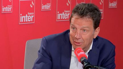 Geoffroy Roux de Bézieux, président du Medef, était l'invité de Radio France le 20 mai 2022. (FRANCE INTER / RADIO FRANCE)