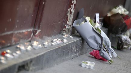 La devanture du bar Le Carillon, à Paris, le 14 novembre 2015.&nbsp; (KENZO TRIBOUILLARD / AFP)