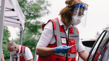 Un "vacci-drive" a été mis en place à Meerbusch (Allemagne), permettant&nbsp;de vacciner les habitants au vaccin Janssen, le 5 juin 2021. (YING TANG / NURPHOTO / AFP)