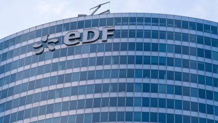 Une image d'illustration du siège d'EDF dans le quartier d'affaires de La Défense, le 15 septembre 2022. (MARTIN BERTRAND / HANS LUCAS / AFP)