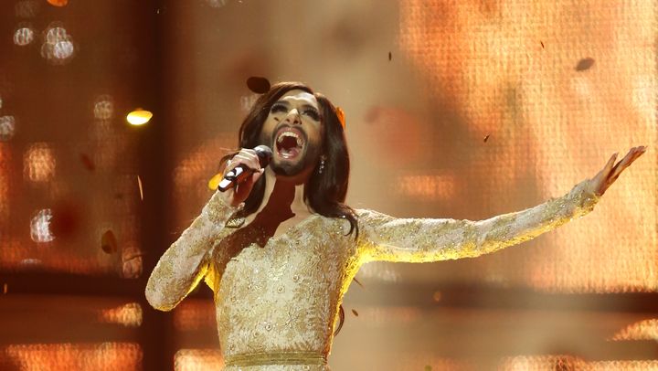 Conchita Wurst, un travesti autrichien, a remport&eacute; le concours de l'Eurovision, samedi 10 mai 2014, &agrave; Copenhague (Danemark). (JÖRG CARSTENSEN / DPA)