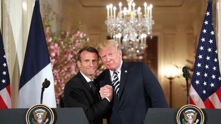 Emmanuel Macron et Donard Trump lors d'une conférence de presse commune à la Maison-Blanche, à Washington, le 24 avril 2018. (LUDOVIC MARIN / AFP)