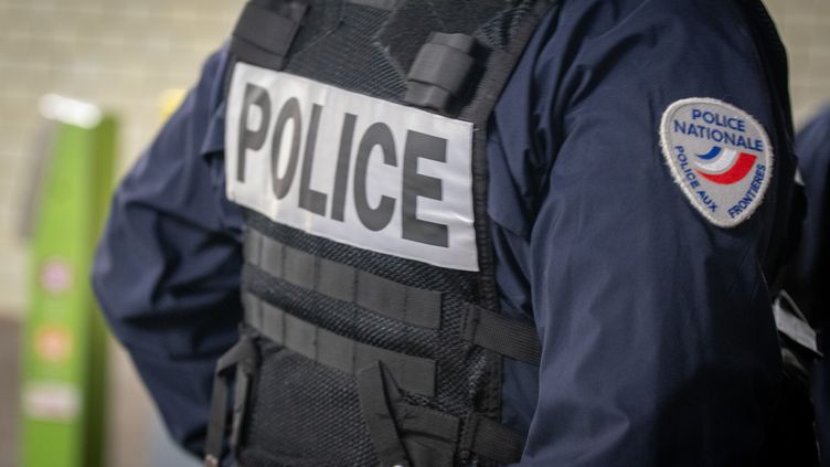 Un policier Ã  Metz, le 20 novembre 2020. (NICOLAS BILLIAUX / HANS LUCAS / AFP)