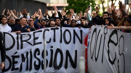 Manifestation de supporters parisiens mécontents, le 3 mai à Boulogne-Billancourt (Hauts-de-Seine). (FRANCK FIFE / AFP)