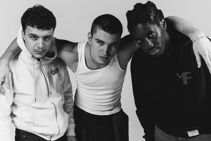 Saïd (Samy Belkessa), Vinz (Alexander Ferrario) et Hubert (le rappeur Alivor) dans la comédie musicale "La Haine- Jusqu'ici rien n'a changé". (HELENE PAMBRUN)