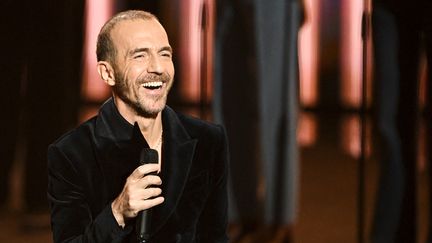 Calogéro on the stage of the Victoires de la Musique, in 2023. (BERTRAND GUAY / AFP)