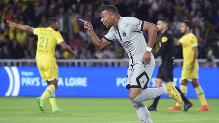 Kylian Mbappé lors du match entre le PSG et le FC Nantes, le 3 septembre 2022 : c'est pour ce match que le PSG a utilisé son jet privé. (SEBASTIEN SALOM-GOMIS / AFP)