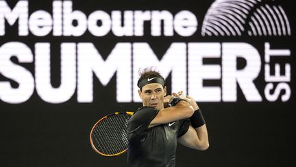 Rafael Nadal lors de son retour à la compétition au tournoi de Melbourne, le 6 janvier 2022. (MIKE FREY / AFP)