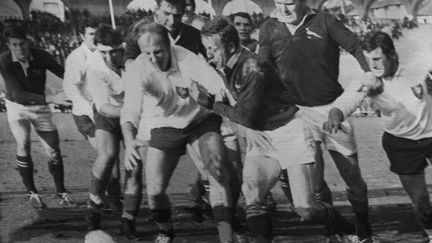 Elie Cester, à gauche, face aux Springboks en 1968 à Bordeaux (AFP)